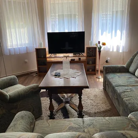 アパート Csalogany Vendeghaz *